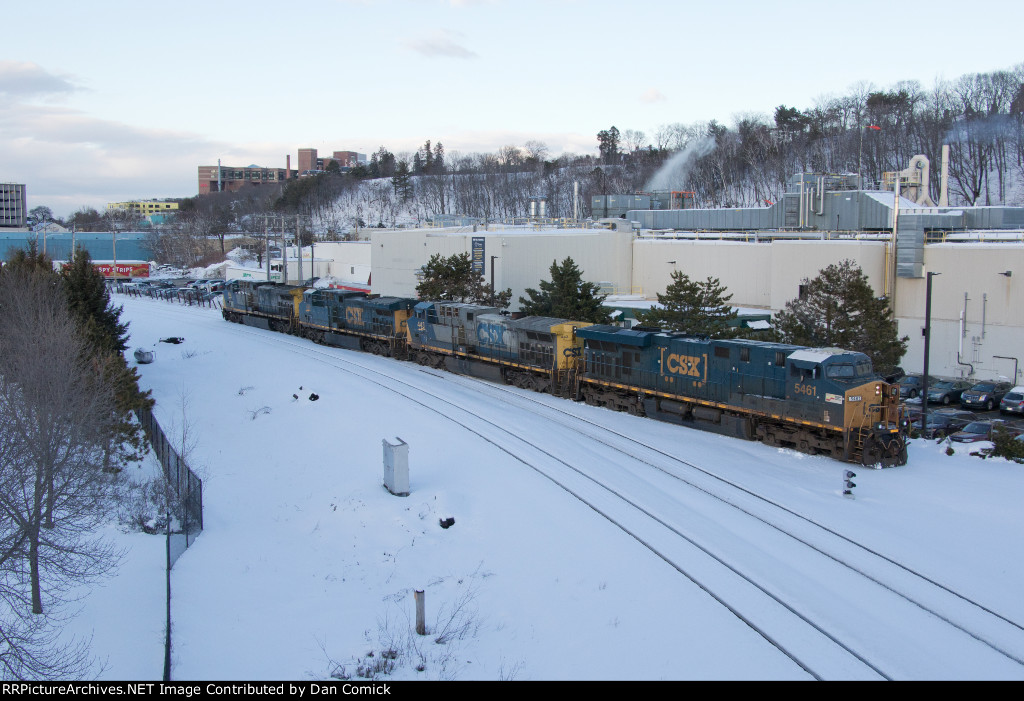 CSXT 5461 Leads M426's Power onto the Wye